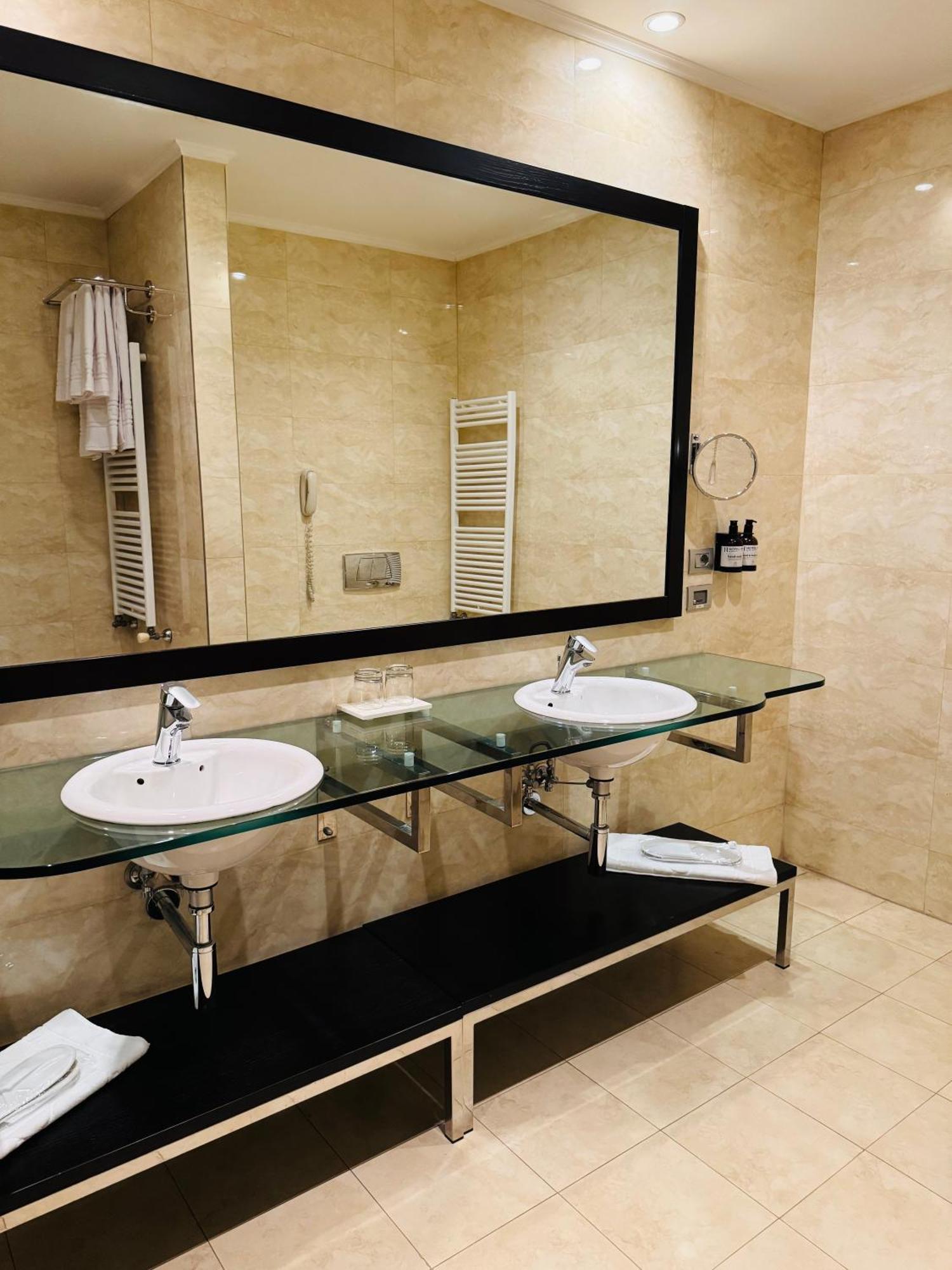 Hotel Rivo ทิมิชัวรา ภายนอก รูปภาพ