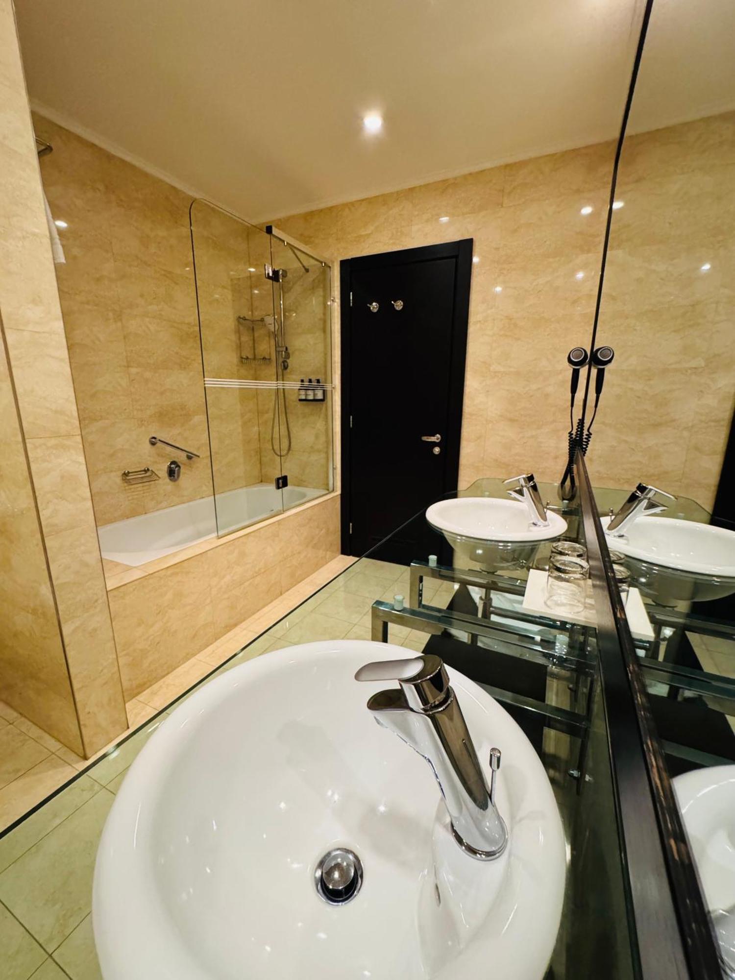 Hotel Rivo ทิมิชัวรา ภายนอก รูปภาพ