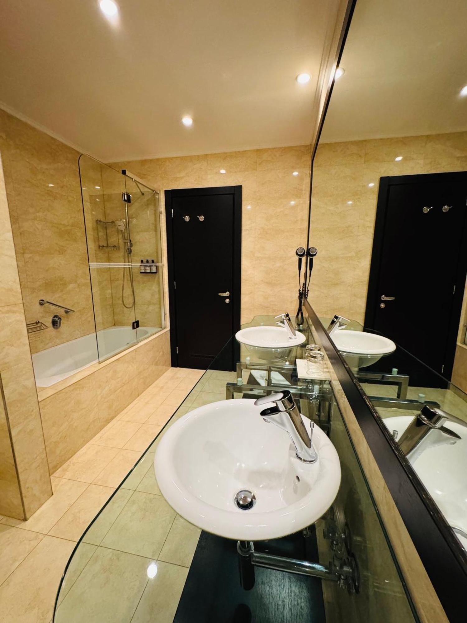 Hotel Rivo ทิมิชัวรา ภายนอก รูปภาพ