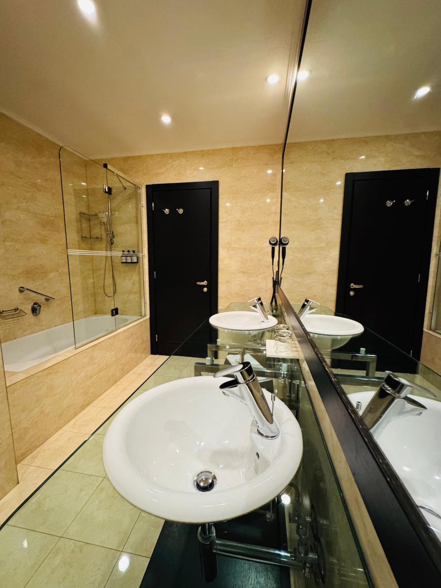 Hotel Rivo ทิมิชัวรา ภายนอก รูปภาพ